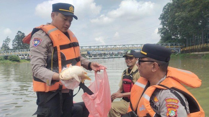 20 Ton Pestisida Terbakar, Sungai di Tangerang Terancam!