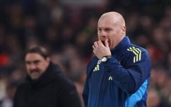 **Nottingham Forest Resmi Pecat Sean Dyche Setelah Imbang Melawan Wolves**