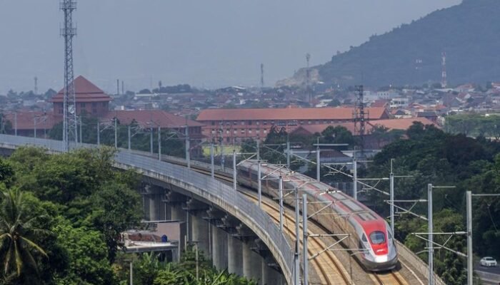 “Urusan Kabel Bikin Jadwal Whoosh Dipangkas Hampir Sebulan: 22 Hari Perjalanan Terhambat”