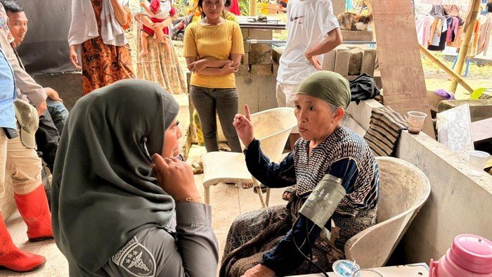 Polres Bogor Selamatkan 155 Warga dari Banjir, Cek Kesehatan Gratis!