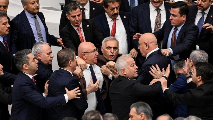 Adu Jotos di Parlemen Turki: Pertikaian Hebat Usai Erdogan Angkat Menteri Kehakiman Baru