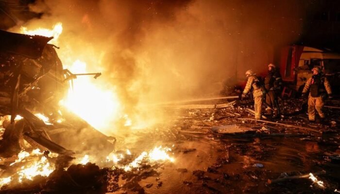 “Rudal Rusia Bikin Ibu Kota Ukraina Membara: Krisis Berkepanjangan?”