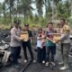 **Kebakaran Hanguskan 2 Rumah di Kepulauan Meranti, Polisi Turun Beri Bantuan**