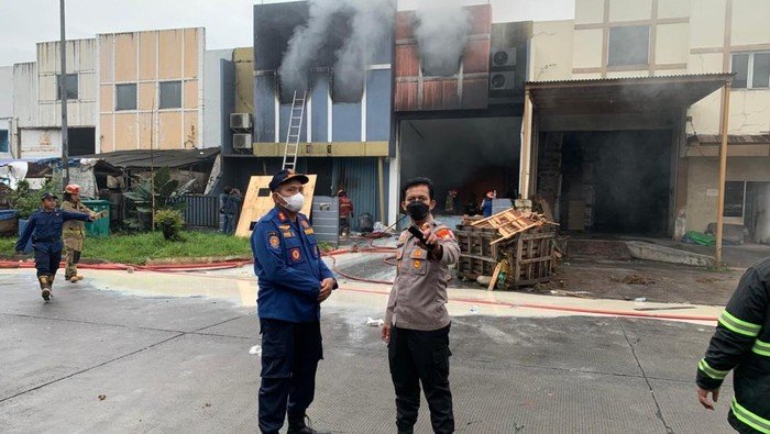 Polisi Periksa 7 Saksi Terkait Kebakaran Gudang Pestisida Tangsel - Update 3