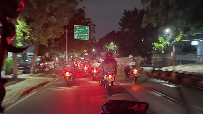 Patroli Gabungan Polda Metro di Jaktim Gagalkan Balap Liar dan Pesta Miras, Tegaskan Kebijakan Ketat!