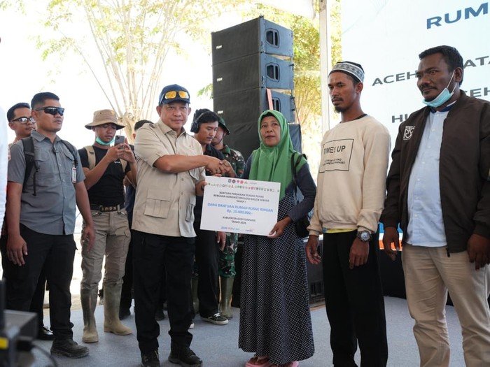 Pemerintah Serahkan Bantuan Perbaikan Rumah untuk Korban Bencana Sumatera, Langkah Awal Pemulihan