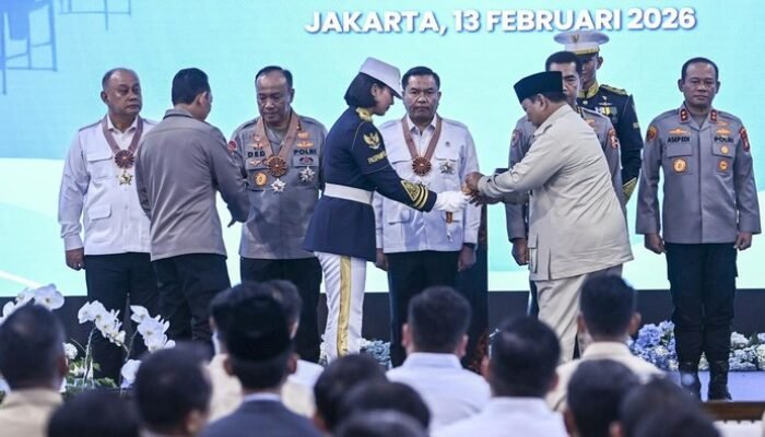 Kapolda Jateng-Jatim dan 6 Tokoh Lain Jadi Penerima Tanda Kehormatan dari Prabowo