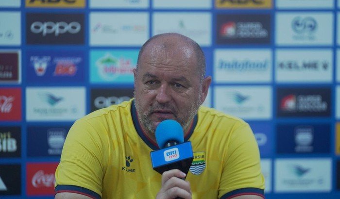 **Bojan Hodak Minta Persib Tetap Fokus di Leg 2 Kontra Ratchaburi**