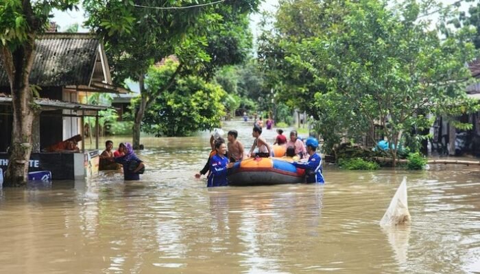 “Tragedi Listrik Maut di Jember: Warga Tewas saat Bersih-bersih Usai Banjir”