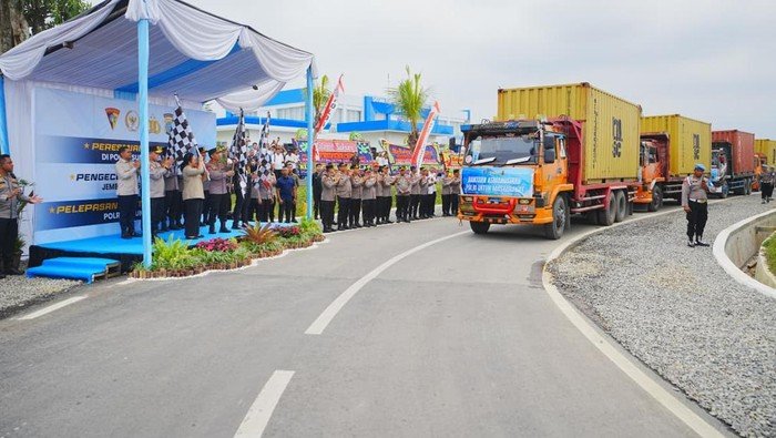 Kapolri Lepas 22 Kontainer Bantuan Kemanusiaan Polri untuk Aceh-Sumatera, Solidaritas dalam Krisis