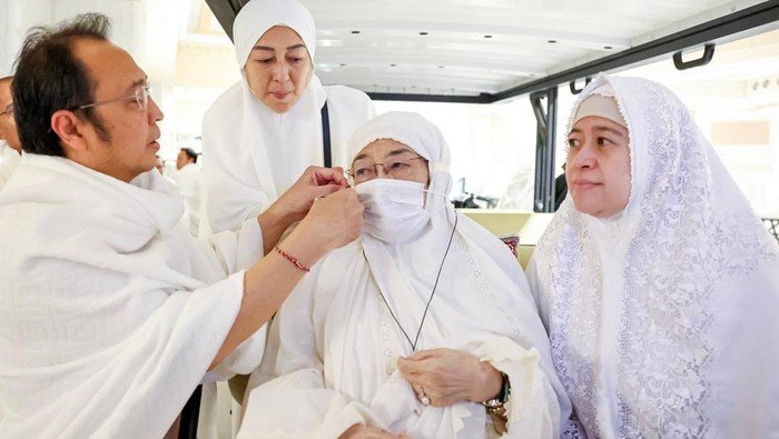 **Megawati Manjakan Momen Hangat Bersama Keluarga di Umrah, Prananda Bantu Tahalul**