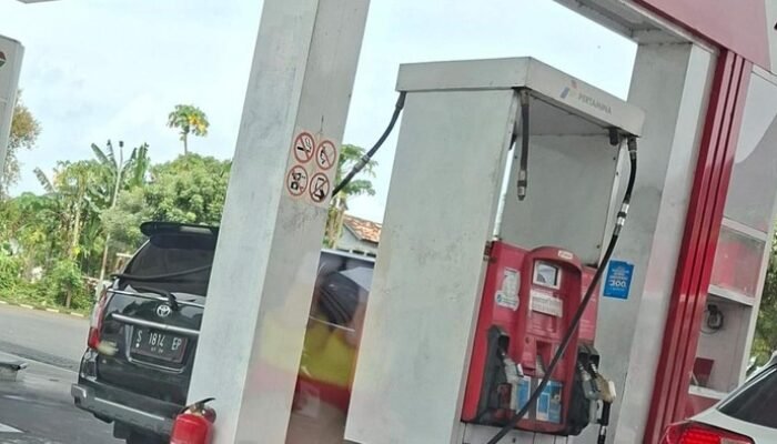 [Viral Mobil Dinas Tuban: Diduga Ganti Plat Hitam untuk Isi Pertalite!]