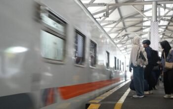 202 Ribu Orang Menyebut Kereta sebagai ‘Kereta Emas’ di Hari Pertama Libur Imlek!