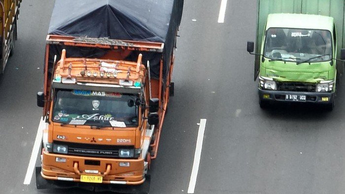 ETLE Drone Patrol Presisi Pantau Kendaraan Overload dan Over Dimensi di Tol Jakarta-Cikampek: Teknologi Canggih vs. Masalah Lalu Lintas yang Tak Berujung
