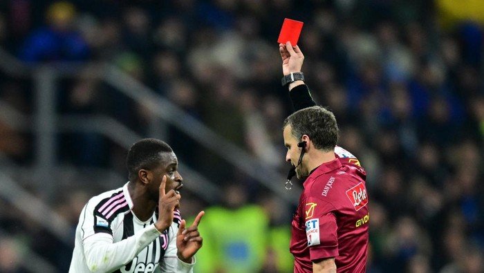 Ramai-ramai Kecam Wasit yang Kartu Merah Kalulu usai 'Colek' Bastoni: Drama Kontroversial Inter vs Juve