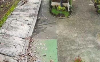 **Tembok SMPN 182 Jaksel Roboh, Polisi Selidiki Dugaan Kelalaian**