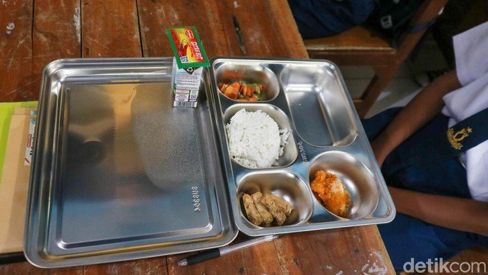 SPPG Binuang Ditutup Sementara, 16 Siswa SD di Polman Keracunan MBG, Apa yang Terjadi?