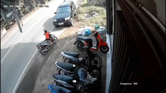 Tragis! Bocah 7 Tahun di Pasuruan Tewas Ditabrak Mobil saat Duduk di Atas Motor