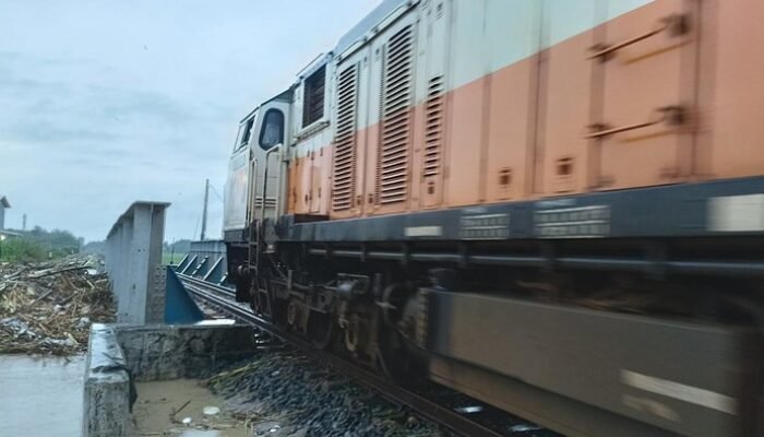 Banjir Rendam Jembatan Rel di Grobogan, Rute KA Terpaksa Dialihkan