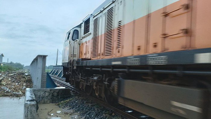 Banjir Rendam Jembatan Rel di Grobogan, Rute KA Terpaksa Dialihkan