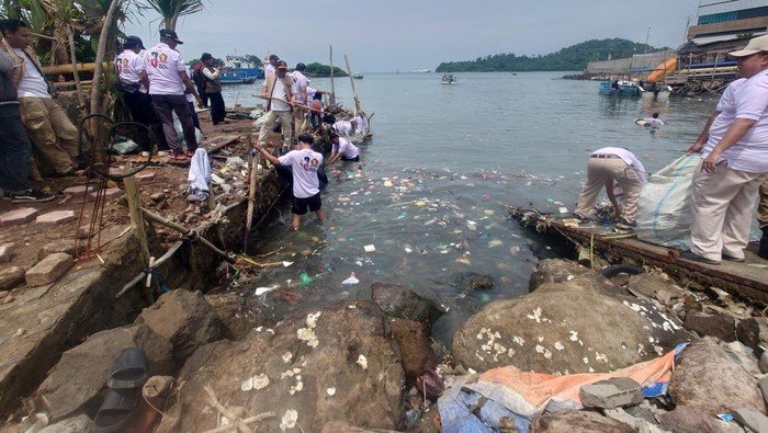 Pulau Merak Besar Terancam: Akses Wisata Dipenuhi Sampah, Gerindra Bergerak