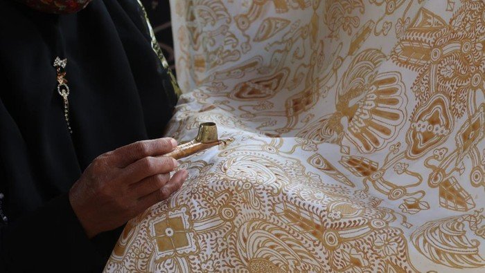 2 Kontainer Kain Ditemukan Saat Pencuri Batik Tulis Rp 1,3 M di JCC Ditangkap: Kisah Perampokan yang Mengguncangkan Dunia Mode