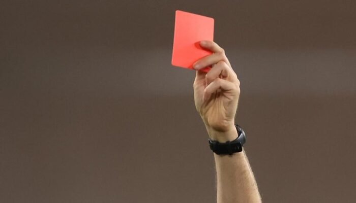 “Kartu Merah ‘Aneh’ Muncul Lagi di Serie A, Cuma Gara-gara Pemain Protes”