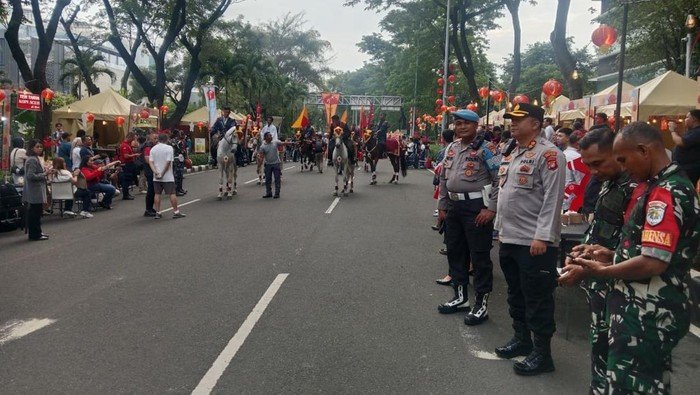 **Tahun Baru Imlek, Polres Jaksel Berkolaborasi Menjaga Kebahagiaan Masyarakat di Vihara**