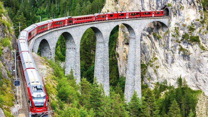 Longsor Salju Maut di Swiss: Kereta Api Tergelincir, 5 Orang Terluka惨不忍睹!