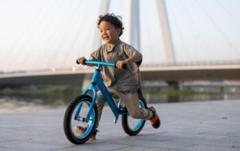 **Kacau! Asisten Wasit Hakan Baskurt Dilempar Sepeda Anak-anak di Turki**