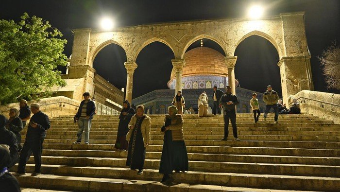 [Israel Tahan Imam Masjid Al-Aqsa: Gebrakan yang Menggoncang Dunia Islam]