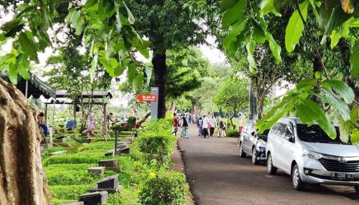 “TPU Karet Bivak Jakpus Ramai Dikunjungi Peziarah Jelang Ramadan”