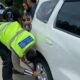 Polantas Selamatkan Hari Pengemudi Tol Cipularang dari Ban Pecah