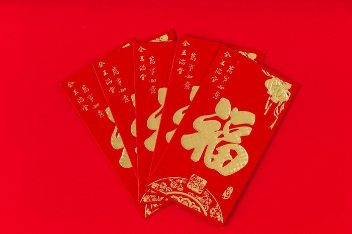 **Angpau Digital: Transformasi Tradisi Imlek dengan Strategi Keuangan Modern**