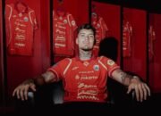 **Shayne Pattynama Siap Bersinar di JIS saat Persija Hadapi PSM**