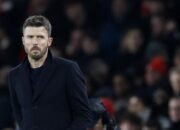 **Reaksi Carrick usai Komentar Ratcliffe soal Imigran Picu Kontroversi di Man Utd**