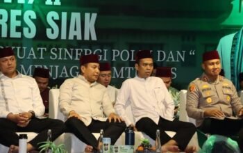 Kapolda Riau Bersama UAS Galang Sinergi Masyarakat di Tabligh Akbar Siak