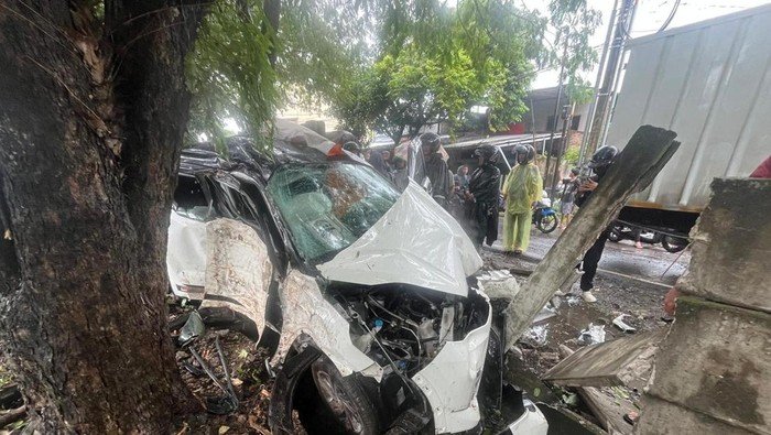 Tragedi Tol Makassar: Istri Anggota DPRD Sulsel Tewas dalam Kecelakaan Mengerikan