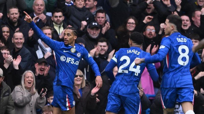 Joao Pedro's Early Goal Gives Chelsea Lead Over Burnley in First Half