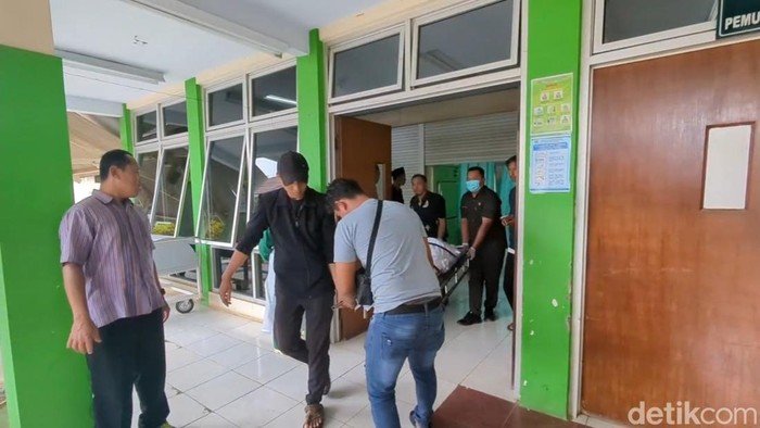 Tragedi Muda: 3 Remaja Putri Tewas Karena Asyik Swafoto di Rel Kereta di Batang!