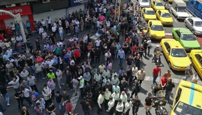 “Pertikaian Besar: Mahasiswa Iran Demo Anti-Pemerintah Besar-besaran!”