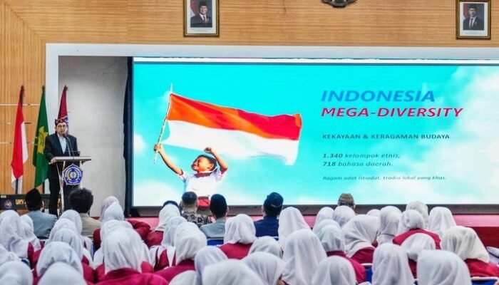 Stadium Generale UMSURA: Menbud Terbongkar, Kekayaan Kebudayaan Nusantara Disorot!