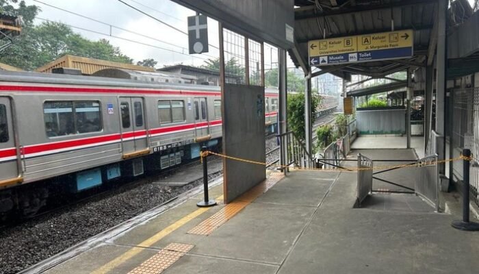 [Pocin Depok: Warga Kecewa, Rel Tak Lagi Nyeberang, Alur Stasiun Pindah]
