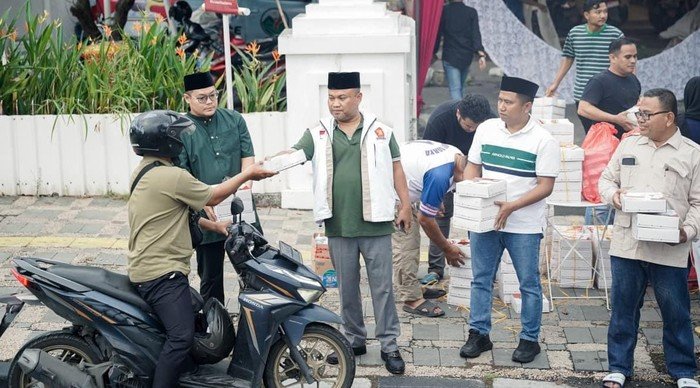 Instruksi Prabowo, Gerindra Sumut Bagikan 1.000 Takjil Setiap Hari - Update 1