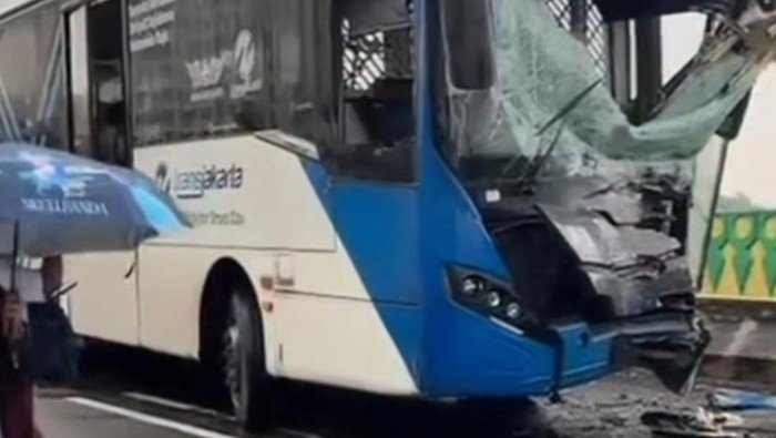 23 Penumpang Terluka Imbas Tabrakan Adu Banteng TransJ di Jalur 'Langit' - Update 1