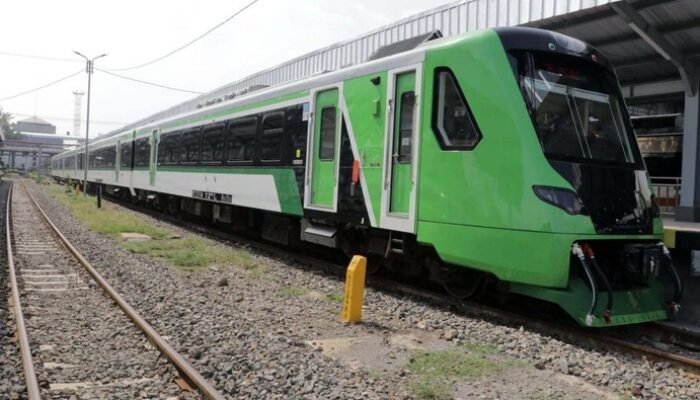 “Akses Kereta Feeder di Stasiun Bandung Bakal Berubah, Cek di Sini: Apa yang Menanti Penumpang?”
