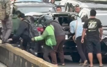 **Kabur Saat Disetop Polisi, Mobil Lawan Arah Tabrak Sejumlah Kendaraan di Jakpus**
