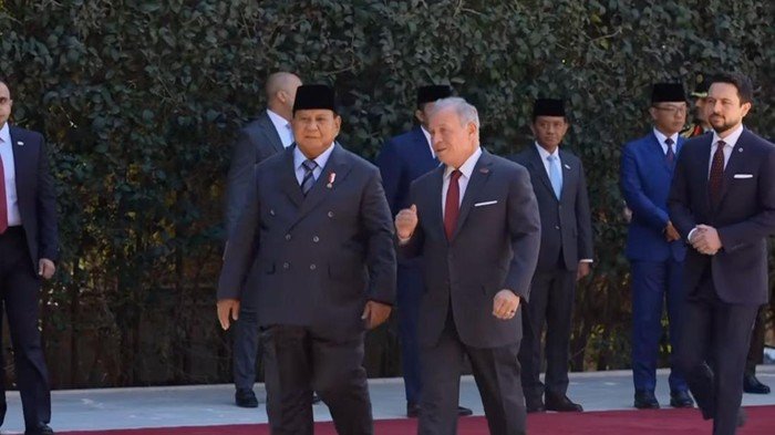 **F-16 Yordania Kawal Prabowo, Sambutan Prestisius di Negeri Para Nabi**