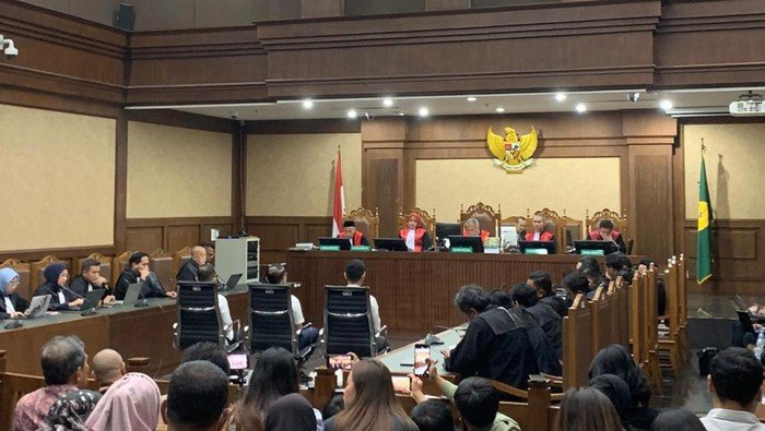 3 Terdakwa Kasus Korupsi Minyak Mentah Divonis 9-10 Tahun Penjara: Hukuman Berat untuk Kebangsaan yang Dikorbankan