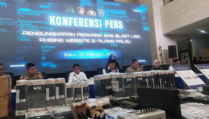 “Siasat SMS Blast E-Tilang Abal-abal Dibongkar Bareskrim: Penipu Bersembunyi di Balik Layar!”